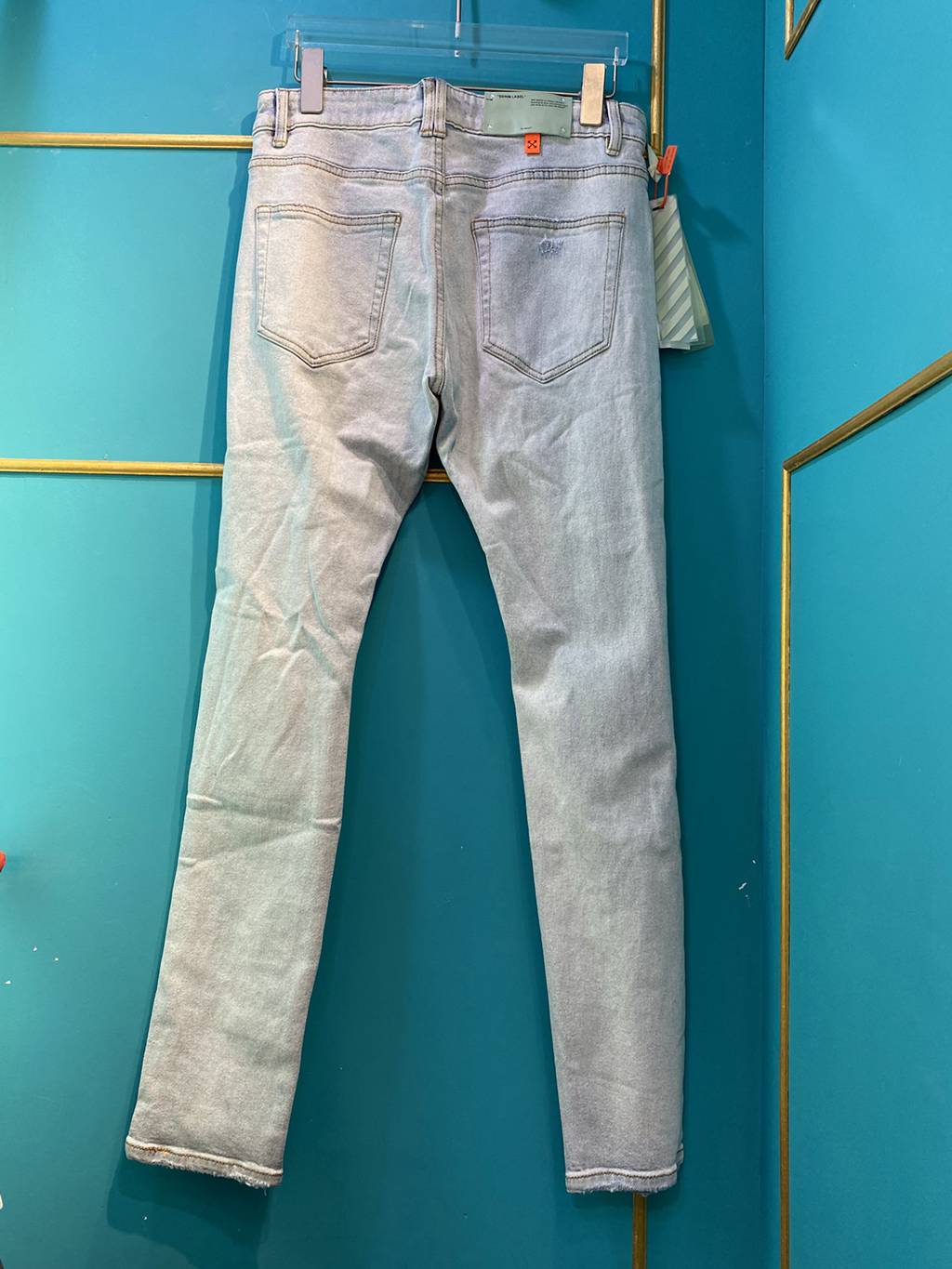 OFF WHITE